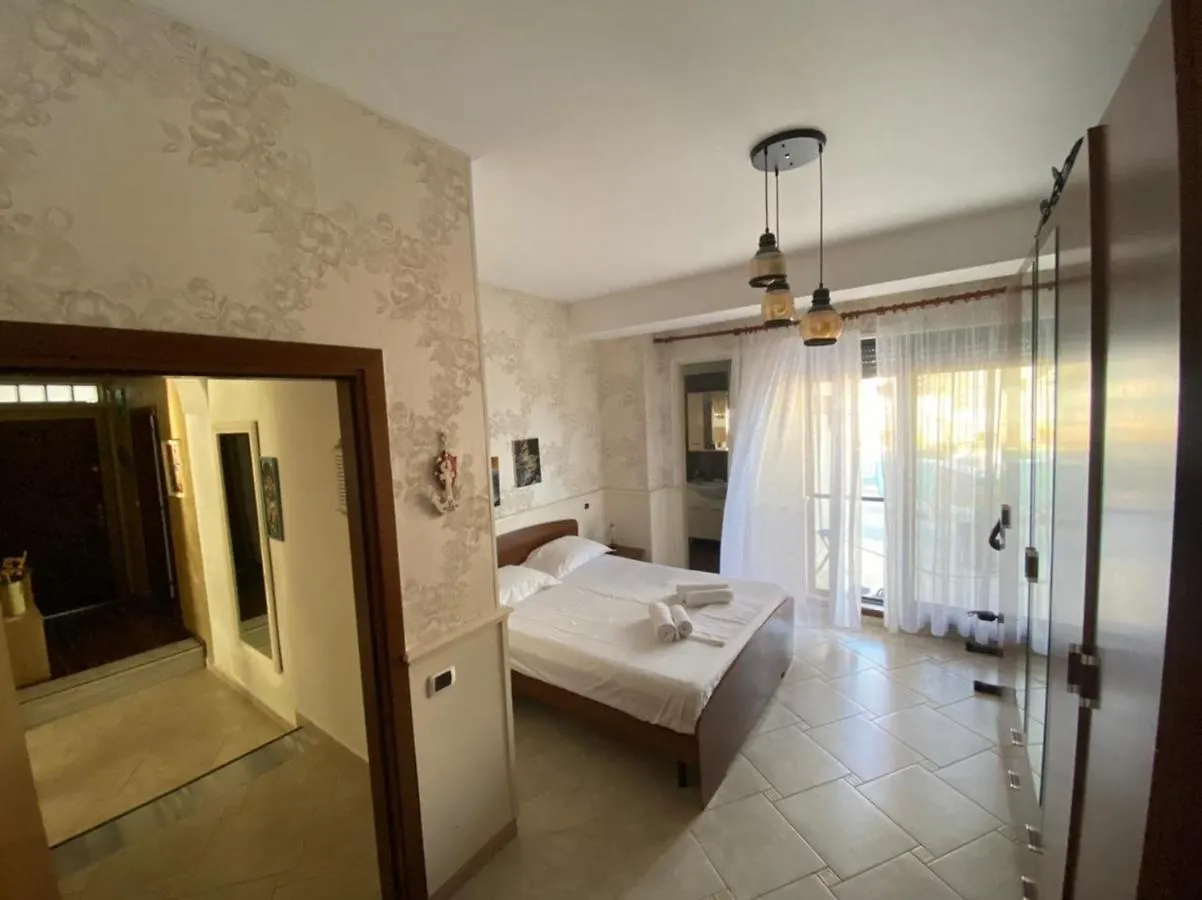 Promenade 3-Bedroom Apartment With Large Balcony. Durrës 0*,  Albánie