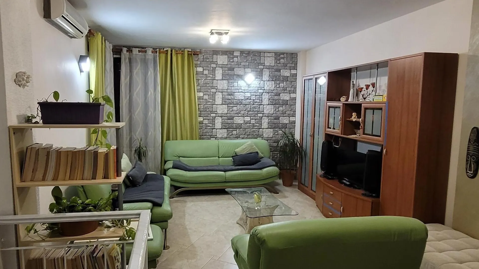 Promenade 3-Bedroom Apartment With Large Balcony. Durrës